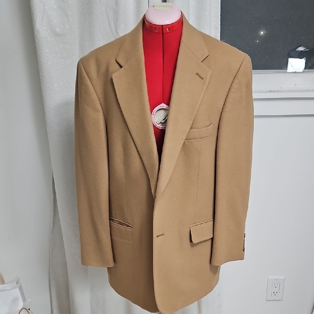 Elegant Men's Tan Blazer